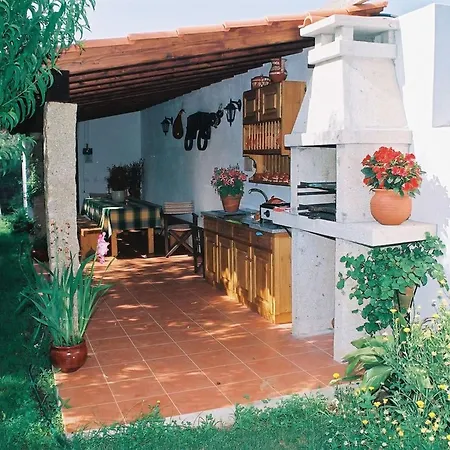 Charming House In With Shared Pool *